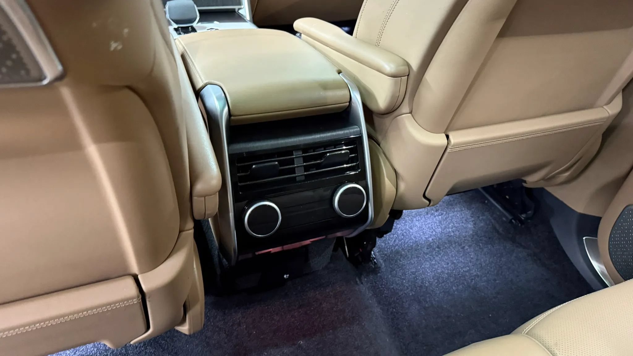 Used 2024 Land Rover Range Rover Autobiography AWD/4WD image 9