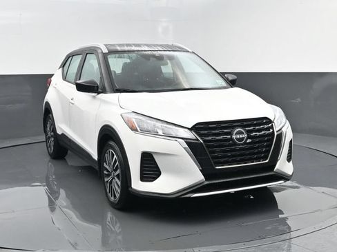 Used 2023 Nissan Kicks SV FWD image 3