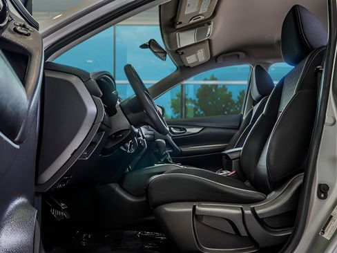 Used 2017 Nissan Rogue S FWD image 29