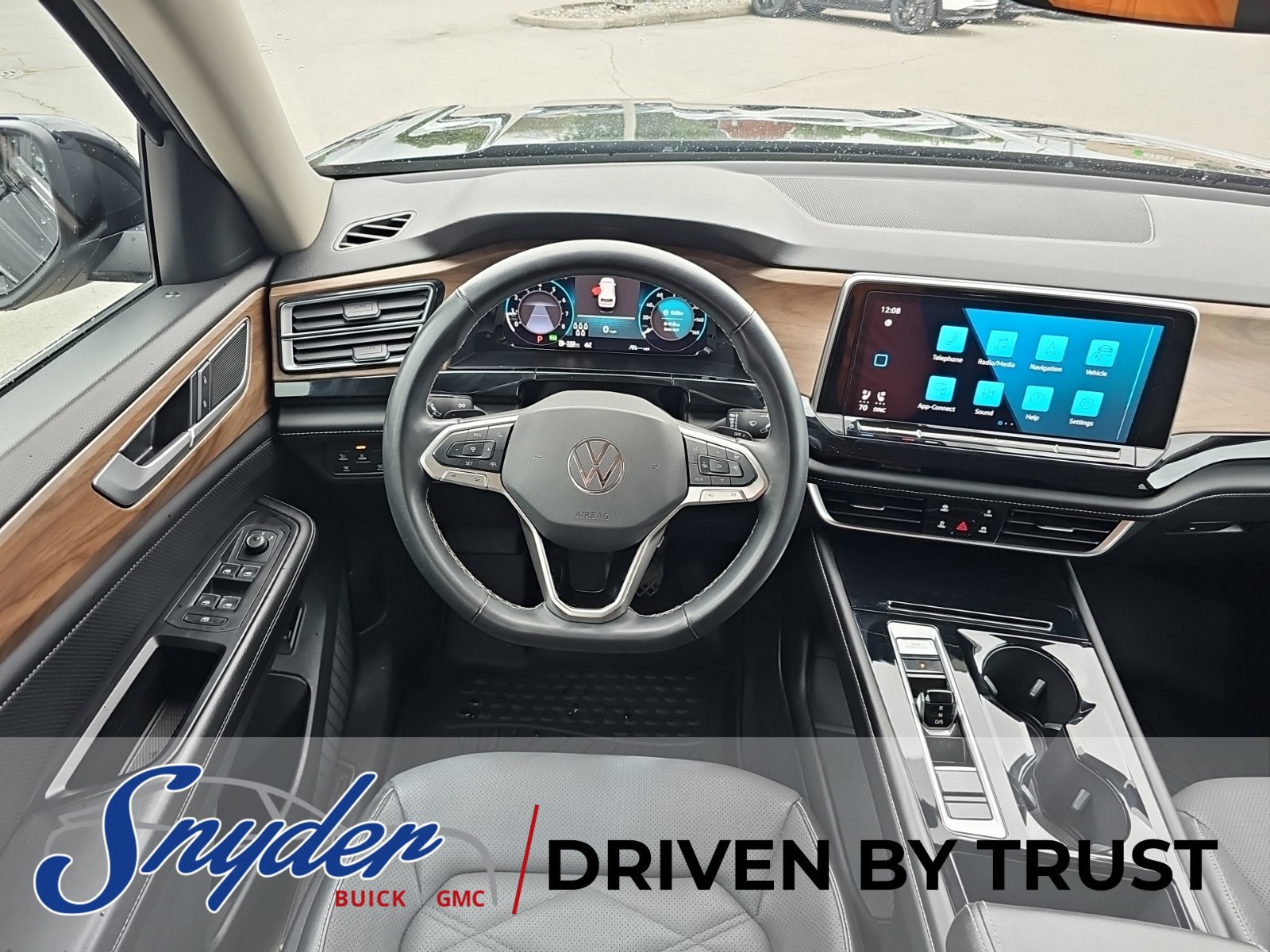 Used 2024 Volkswagen Atlas SE FWD image 26