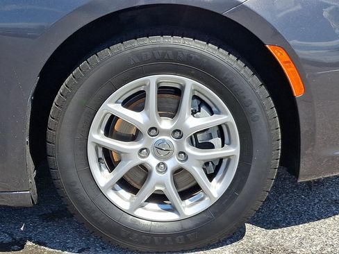 Certified 2023 Chrysler Pacifica Touring-L FWD image 9