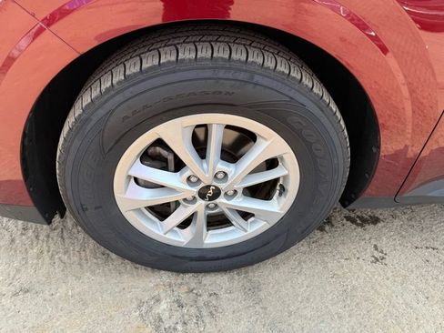 Certified 2023 Kia Carnival LX FWD image 17