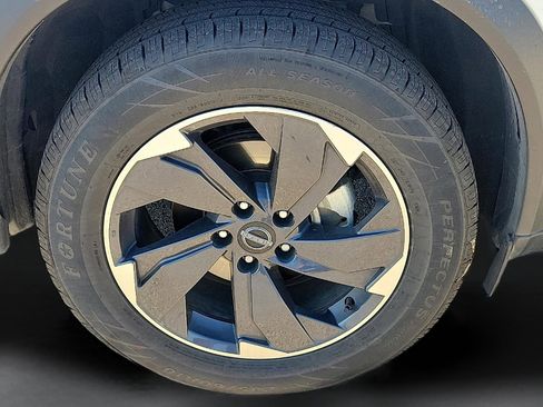 Used 2024 Nissan Rogue SV image 7
