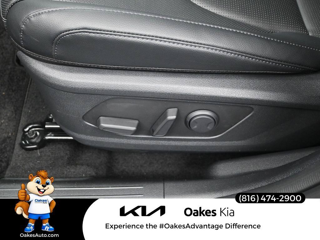 Certified 2026 Kia Sportage EX w/ EX Panorama Roof Package FWD image 11
