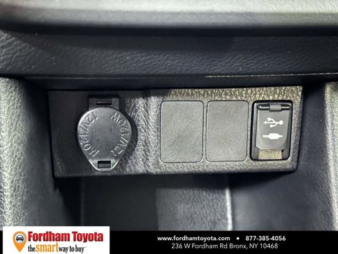 Used 2016 Toyota Corolla LE image 21