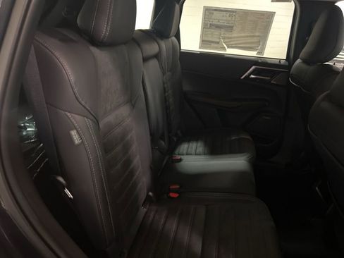 New 2025 Mitsubishi Outlander SE image 12
