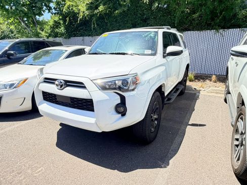 Used 2023 Toyota 4Runner SR5 AWD/4WD image 2