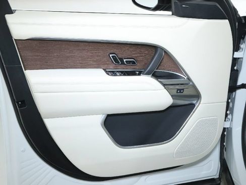 Used 2025 Land Rover Range Rover SE AWD/4WD image 32