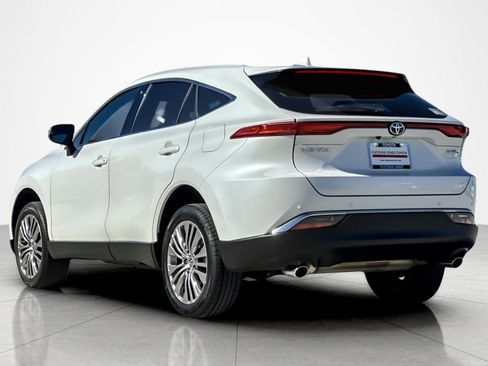 Used 2024 Toyota Venza Limited image 3