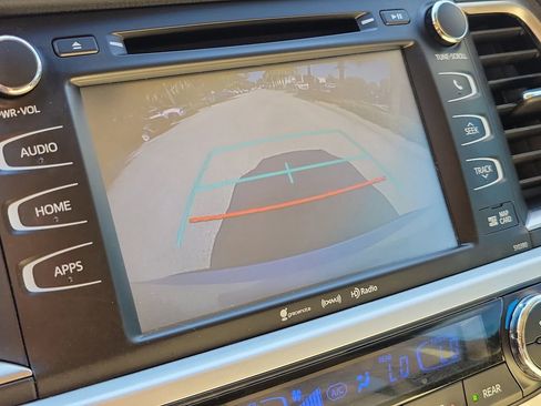 Used 2019 Toyota Highlander XLE FWD image 26