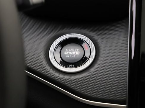 New 2025 Jeep Grand Cherokee Altitude image 31