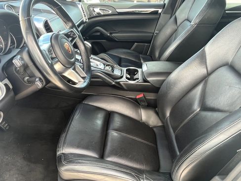 Used 2017 Porsche Cayenne Platinum Edition image 5