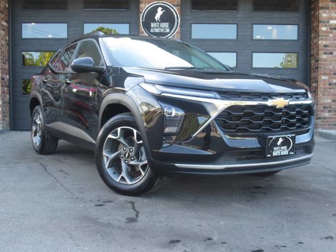 Used 2024 Chevrolet Trax LT w/ Driver Confidence Package image 2