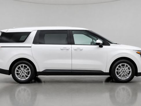 Used 2025 Kia Carnival FWD image 3
