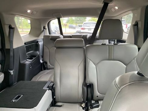 Used 2025 Honda Pilot EX-L image 3