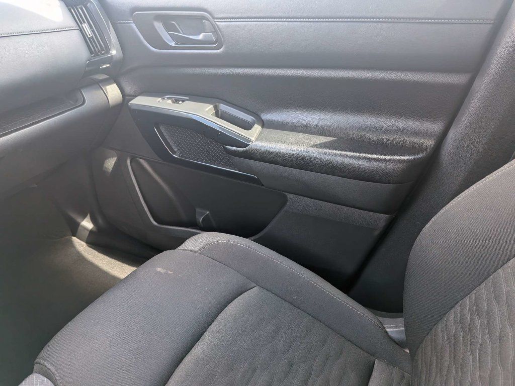 Used 2025 Nissan Pathfinder SV AWD/4WD image 19