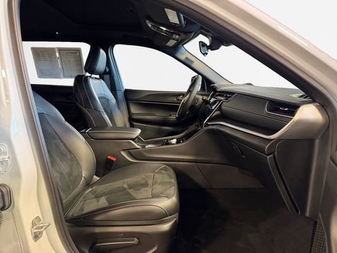 Used 2025 Jeep Grand Cherokee L Altitude image 26