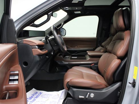 Used 2025 Lincoln Navigator L Reserve AWD/4WD image 12
