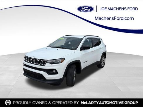Used 2024 Jeep Compass Latitude AWD/4WD image 1