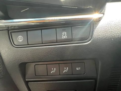 Used 2019 MAZDA MAZDA3 Hatchback w/ Premium Package FWD image 34