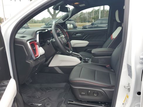 Used 2024 GMC Canyon AT4X image 11