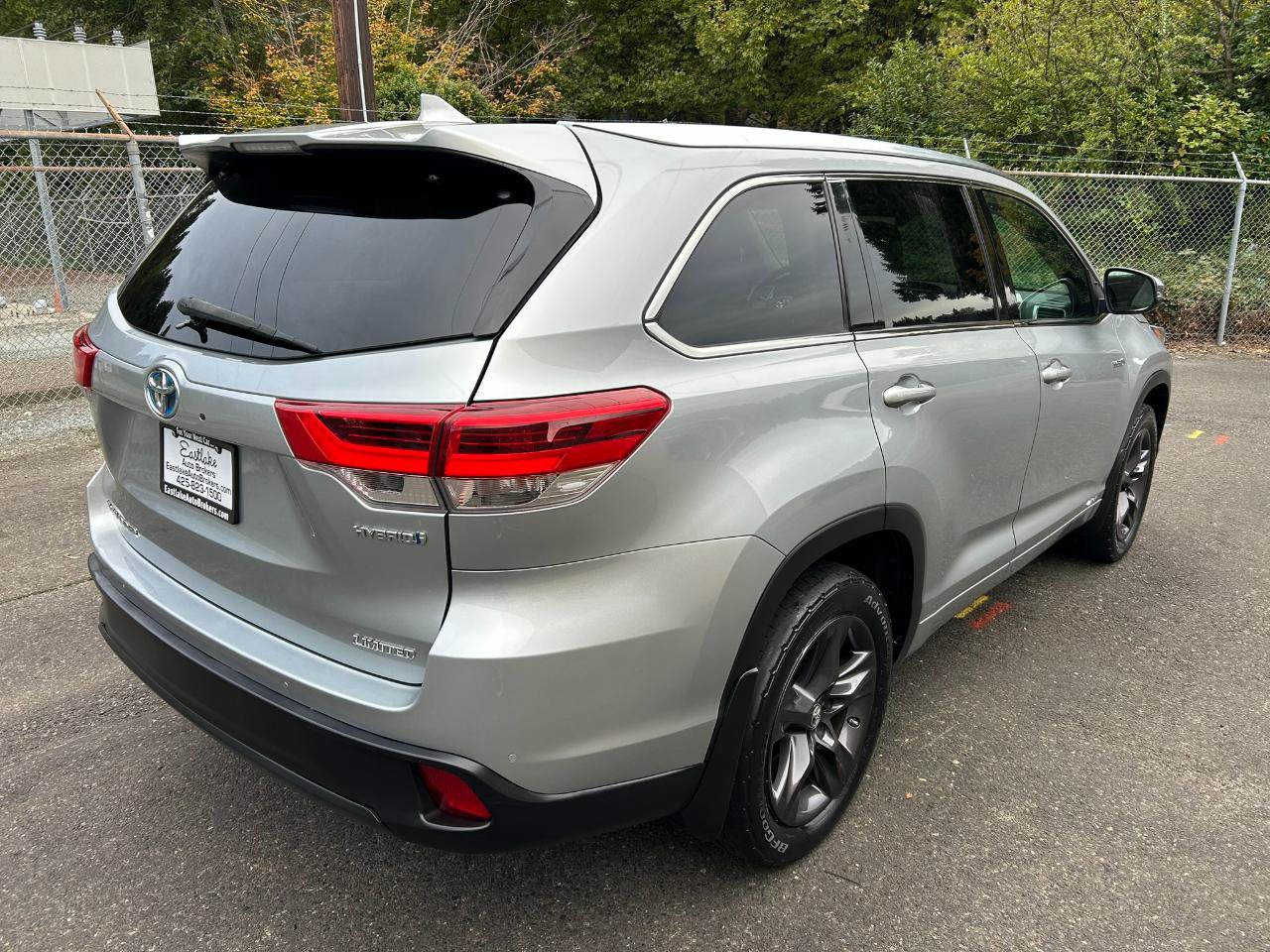 Used 2017 Toyota Highlander Limited AWD/4WD image 5