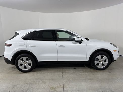 Certified 2022 Porsche Cayenne w/ Premium Package image 8