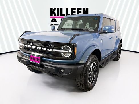Used 2025 Ford Bronco Outer Banks AWD/4WD image 3