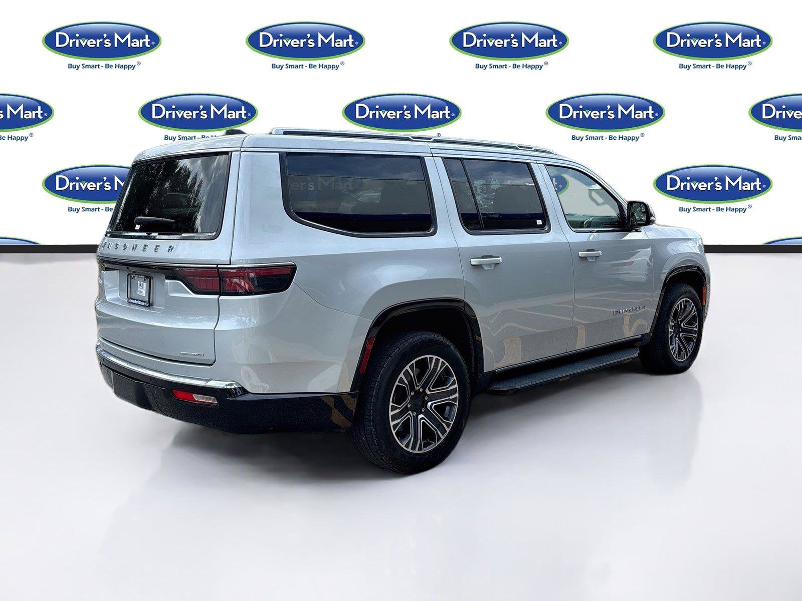 Used 2024 Jeep Wagoneer Series II w/ Flexible Seating Group RWD image 7
