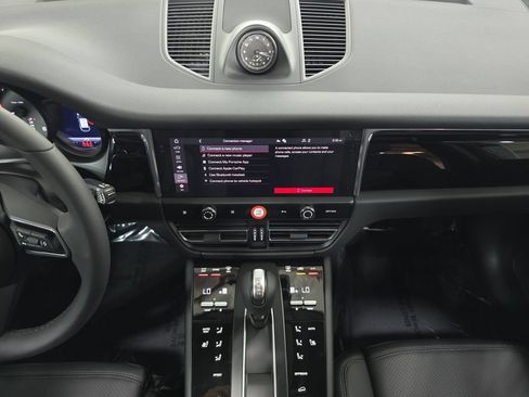 Certified 2026 Porsche Macan AWD/4WD image 16