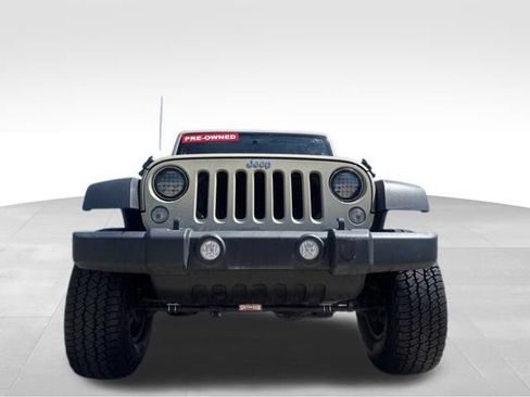 Used 2018 Jeep Wrangler Sport w/ Connectivity Group AWD/4WD image 3