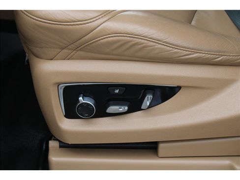 Used 2018 Cadillac Escalade Platinum AWD/4WD image 8