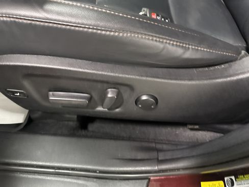 Used 2019 Toyota Highlander XLE AWD/4WD image 16