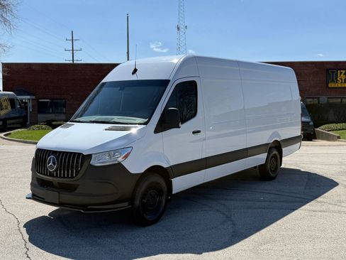 Used 2019 Mercedes-Benz Sprinter 170 Cargo image 4