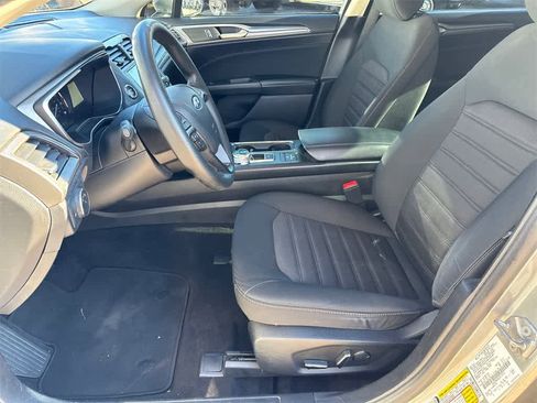 Used 2020 Ford Fusion SE image 10