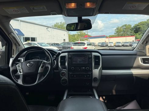 Used 2017 Nissan Titan PRO-4X w/ Pro-4x Convenience Package AWD/4WD image 15