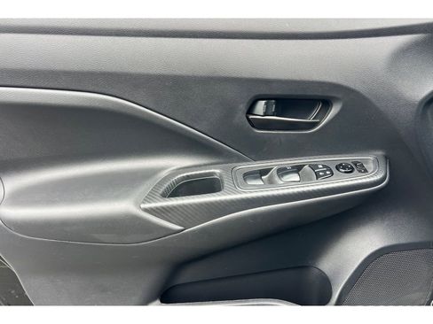 Used 2025 Nissan Versa S w/ Trunk Package image 11