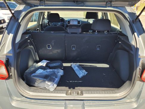 Certified 2025 Hyundai Venue SEL FWD image 33
