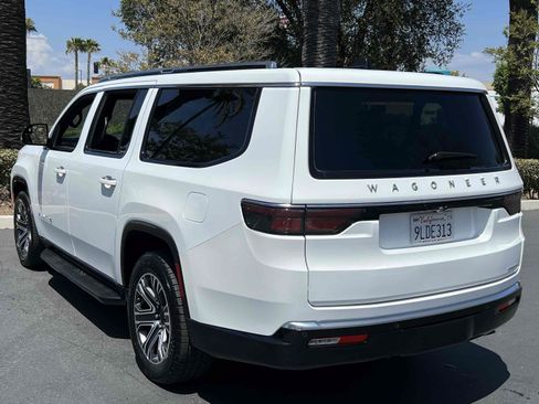Used 2024 Jeep Wagoneer L Series II RWD image 2