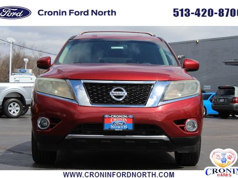 Used 2016 Nissan Pathfinder SV image 2