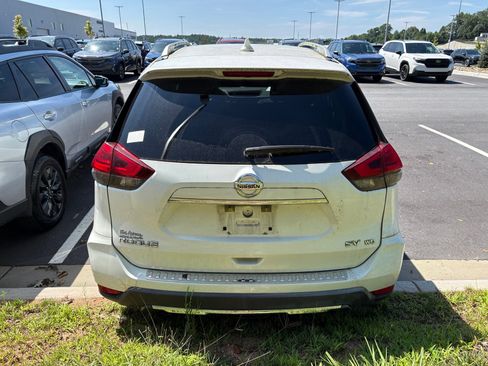 Used 2017 Nissan Rogue SV w/ SV Premium Package AWD/4WD image 5