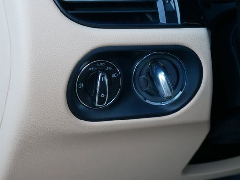 Used 2025 Porsche Macan image 16