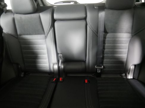 New 2025 Mitsubishi Outlander SE image 3