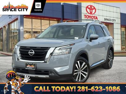 Used 2025 Nissan Pathfinder Platinum