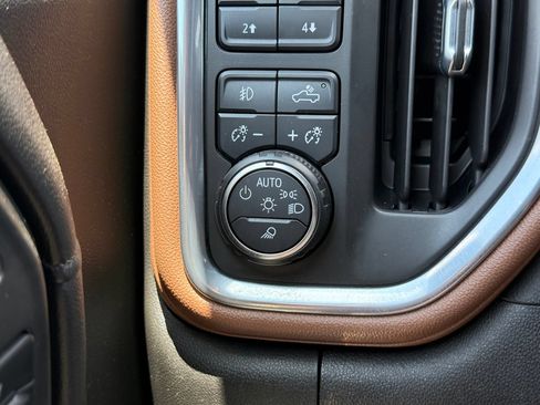 Used 2022 Chevrolet Silverado 1500 High Country w/ Technology Package AWD/4WD image 36