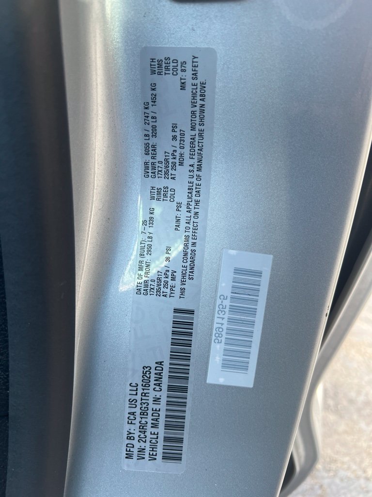 Used 2026 Chrysler Pacifica Select FWD image 4
