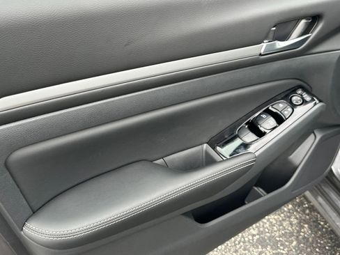 New 2025 Nissan Altima 2.5 SL image 10