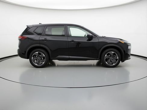 Used 2025 Nissan Rogue SV image 11