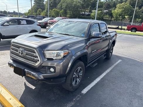 Used 2017 Toyota Tacoma TRD Sport w/ Tow Package (A/T) AWD/4WD image 2