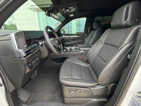Used 2025 Cadillac Escalade ESV Sport w/ Touring Package AWD/4WD image 10